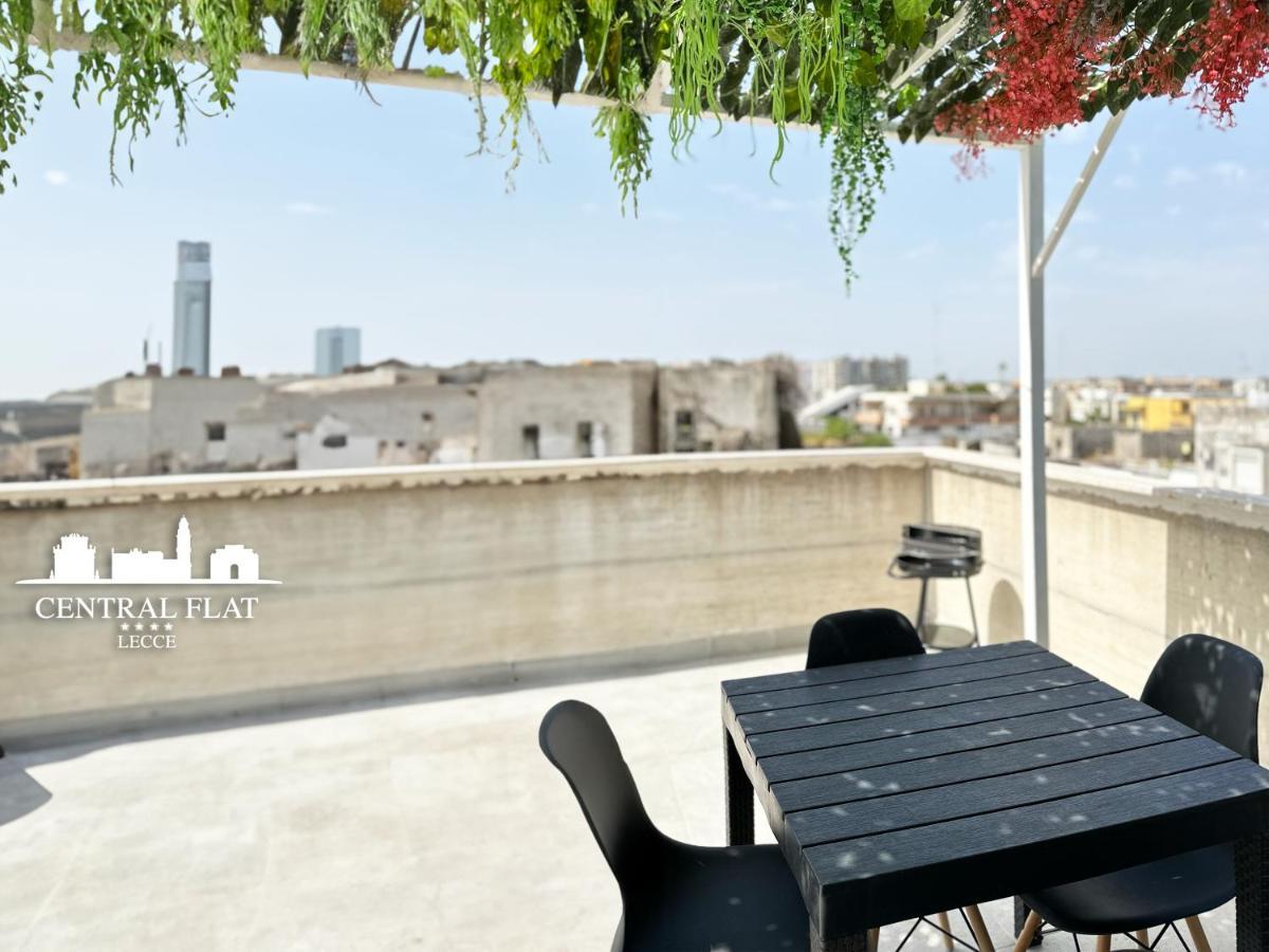 Lecce Central Flat - Attico Con Patio E Parcheggio Privato Διαμέρισμα Εξωτερικό φωτογραφία